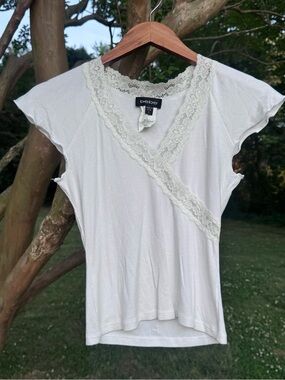 bebe y2k Cream Lace-Trim Ribbed V-Neck Tee